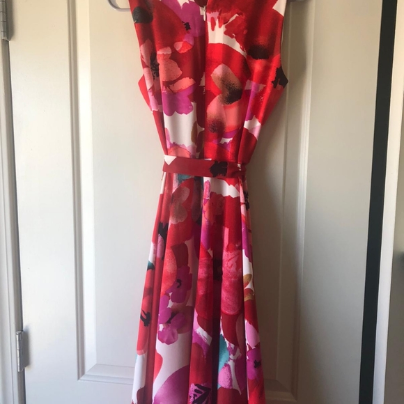 A beautiful Gabby Skye dress - Picture 4 of 4